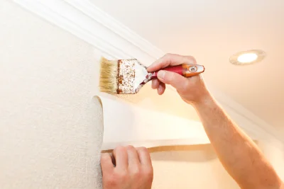 Pose de papier peint à Zigliara — revêtements muraux et toiles de verre